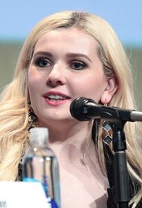 Abigail Breslin Teeth: The Truth Behind Her Smile Evolution